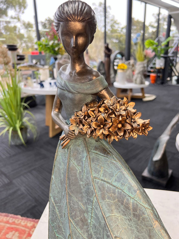Mellina Elegant Lady in Bronze