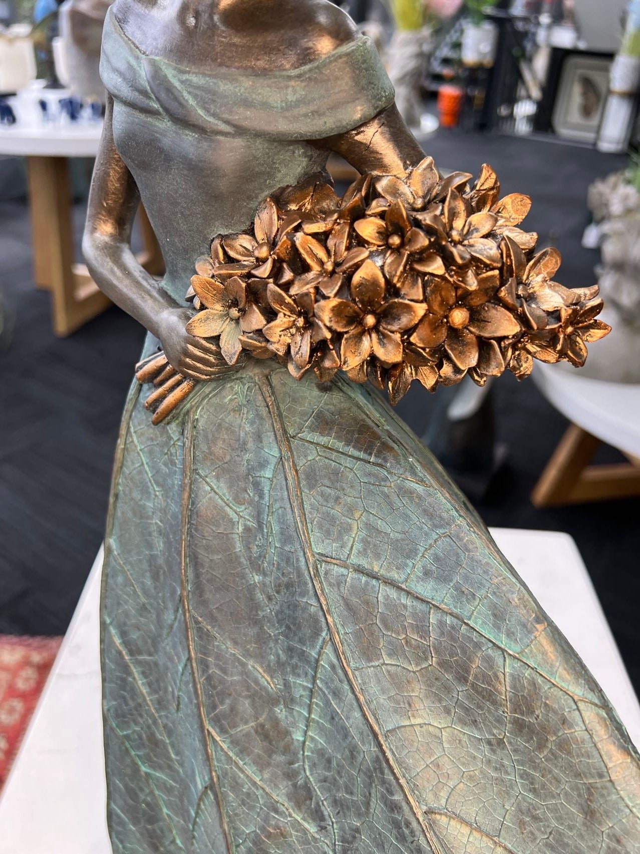 Mellina Elegant Lady in Bronze