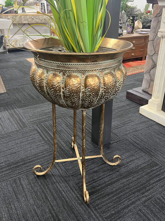 ZENA Standing Metal Planter