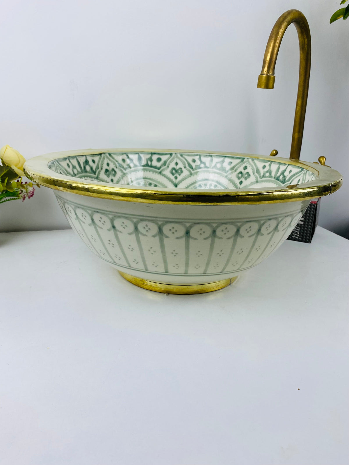 Green bathroom basin Brushed Solid Brass Rimmed sink  - Basin with Mid-Century Modern flair batheroom - london  Farmhouse Basin