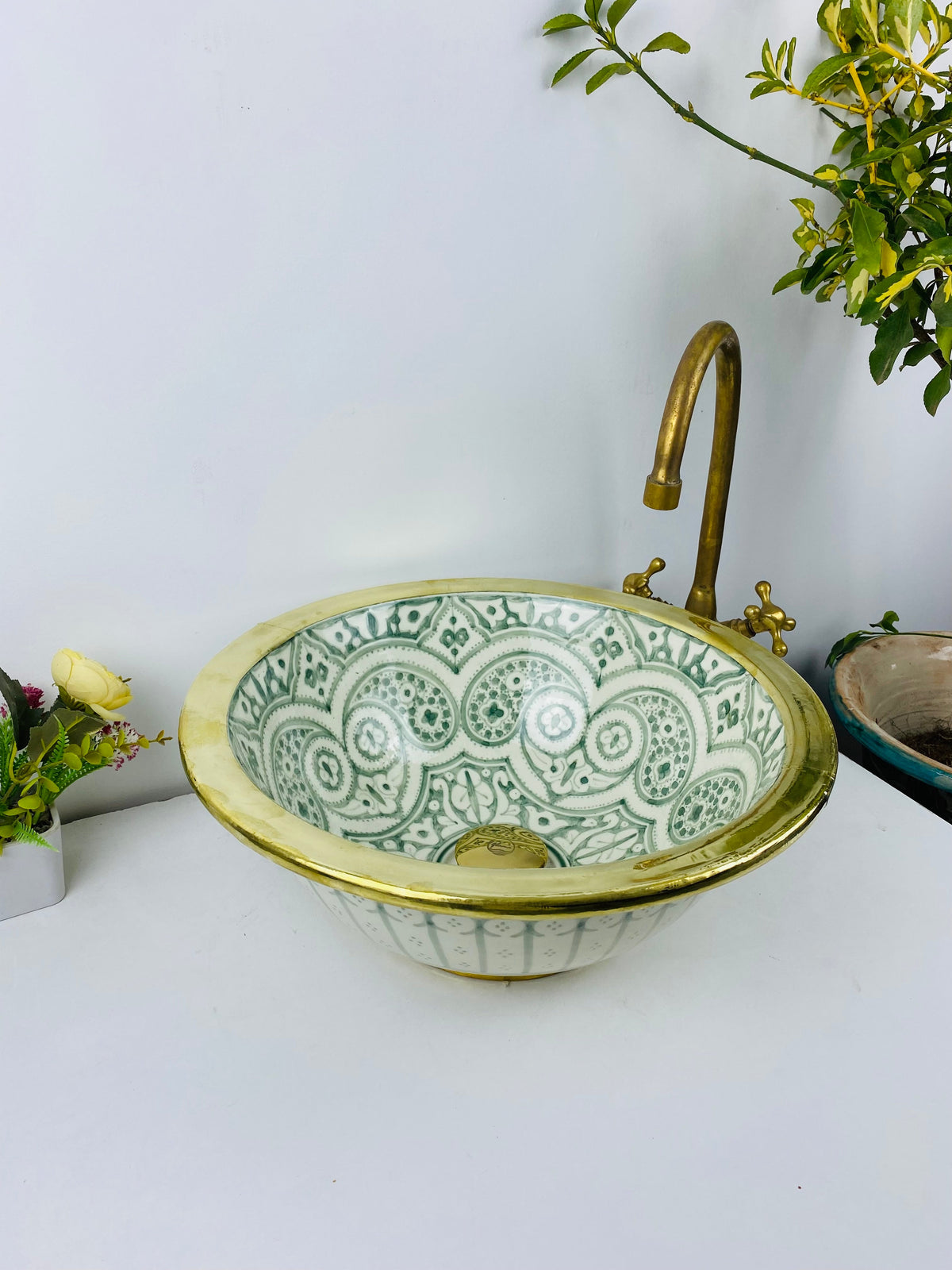 Green bathroom basin Brushed Solid Brass Rimmed sink  - Basin with Mid-Century Modern flair batheroom - london  Farmhouse Basin
