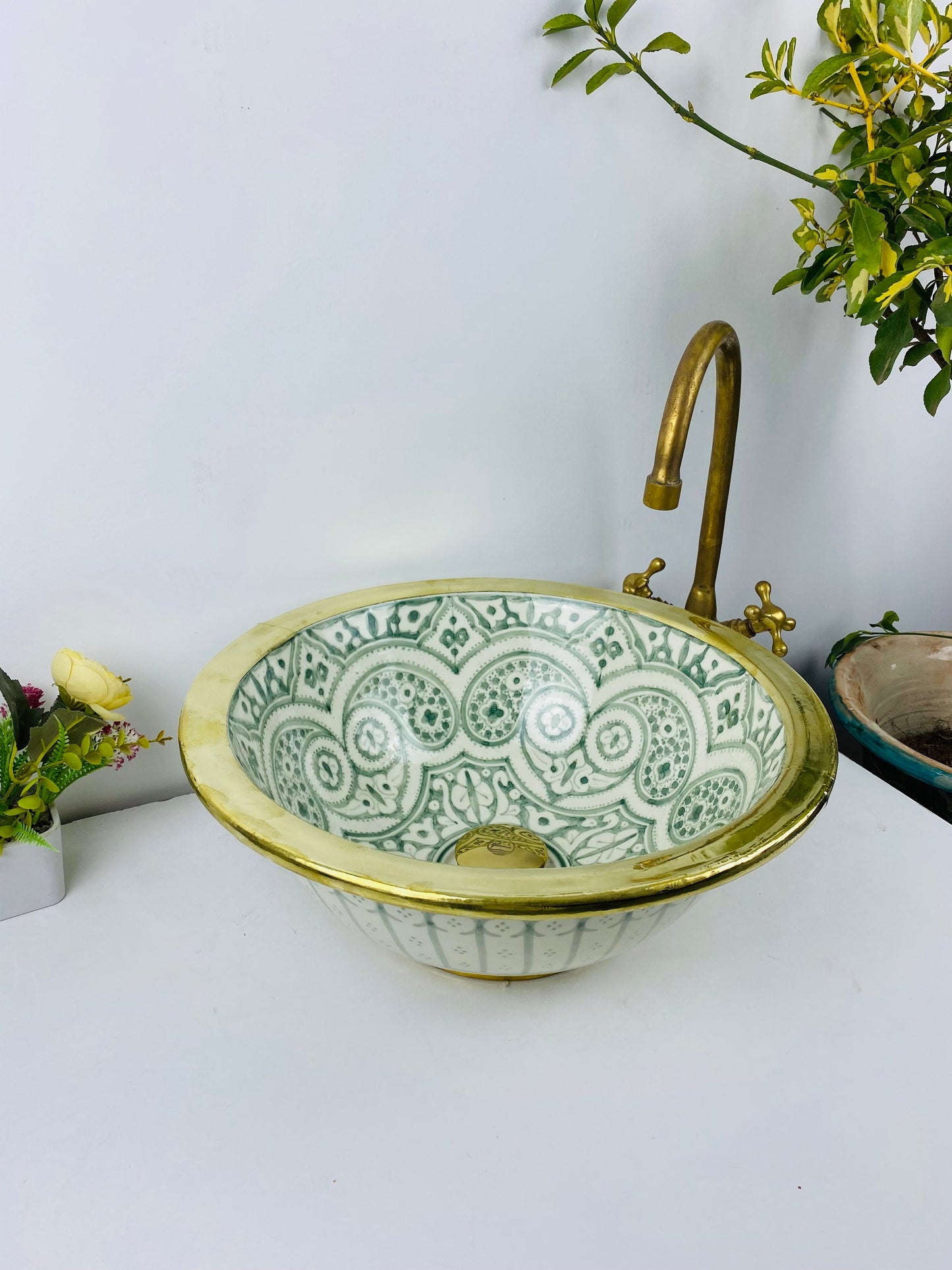 Green bathroom basin Brushed Solid Brass Rimmed sink  - Basin with Mid-Century Modern flair batheroom - london  Farmhouse Basin