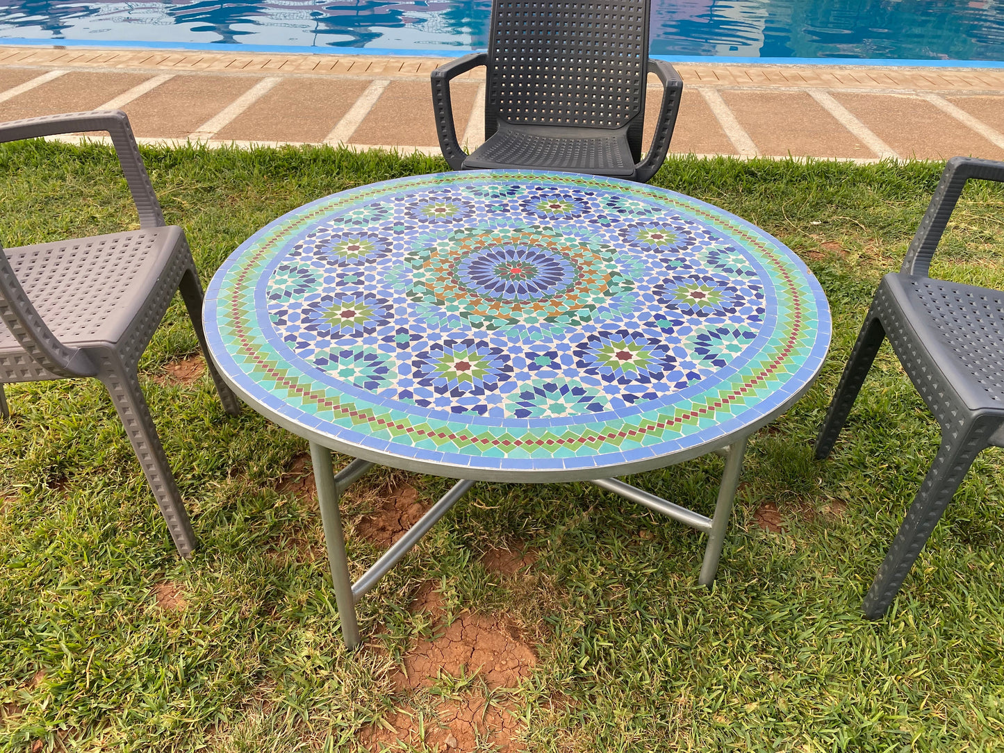 Dining Mosaic table round for outdoor and indoor